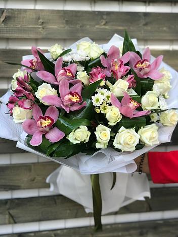Букет цветов из: Розы и Хризантемы в Белый Колодезь