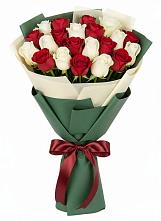 Букет Микс из красных и белых роз в Белый Колодезь