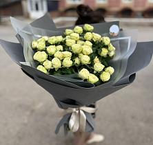 Букет Белые кустовые розы Солинеро в Белый Колодезь