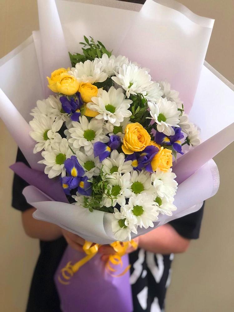 Букет цветов из: Ирисы, Хризантемы и Розы в Белый Колодезь