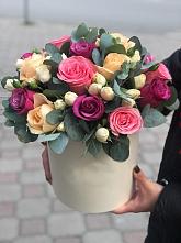 Цветочная композиция из Розы в шляпной коробке в Белый Колодезь