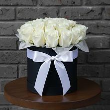 Цветочная композиция из Розы в шляпной коробке в Белый Колодезь